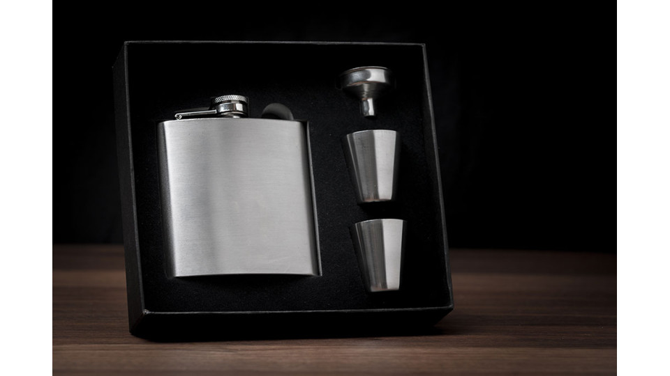 Reasons To Give A Hip Flask As A Gift This Christmas