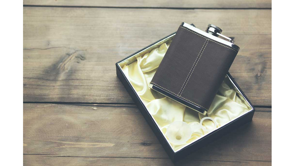Why Hip Flask As A Gift Is A Great Idea