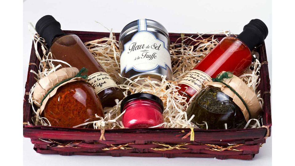 4 Best Sustainable Gifts For Foodies They'll Love